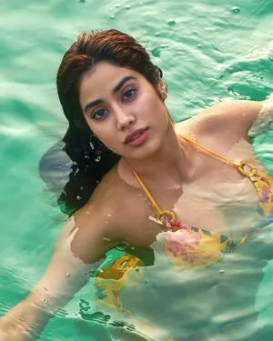 Janhvi Kapoor / janhvikapoor / janhvikapoorr nude photo #0018