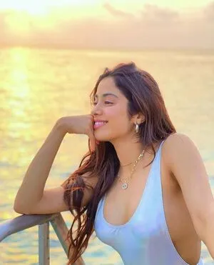 Janhvi Kapoor / janhvikapoor / janhvikapoorr nude photo #0028