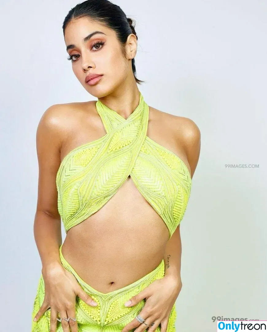 Janhvi Kapoor nude photo #0066 (janhvikapoor / janhvikapoorr)