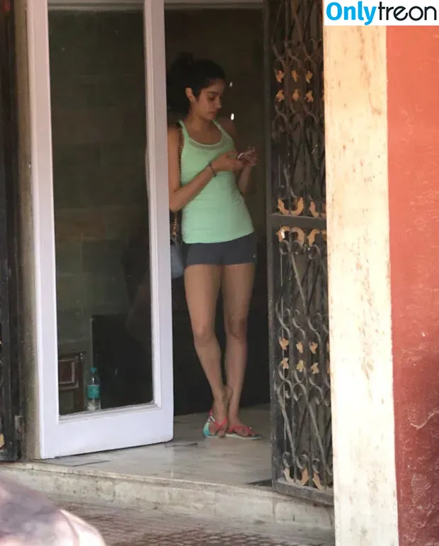 Janhvi Kapoor nude photo #0125 (janhvikapoor / janhvikapoorr)