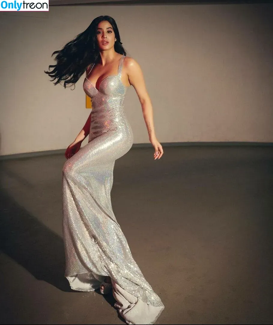 Janhvi Kapoor голая photo #0135 (janhvikapoor / janhvikapoorr)