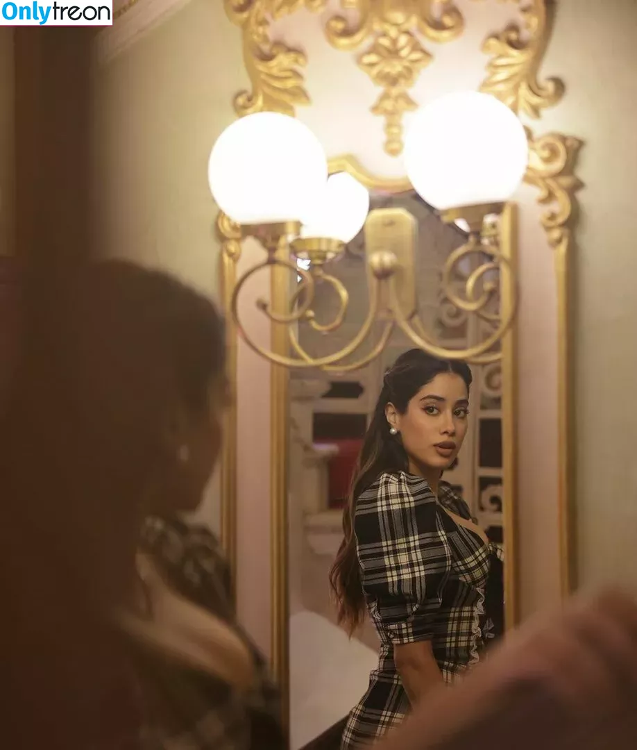 Janhvi Kapoor nude photo #0155 (janhvikapoor / janhvikapoorr)