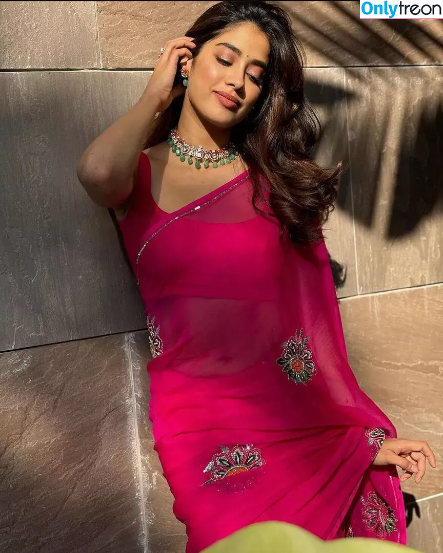 Janhvi Kapoor голая photo #0162 (janhvikapoor / janhvikapoorr)