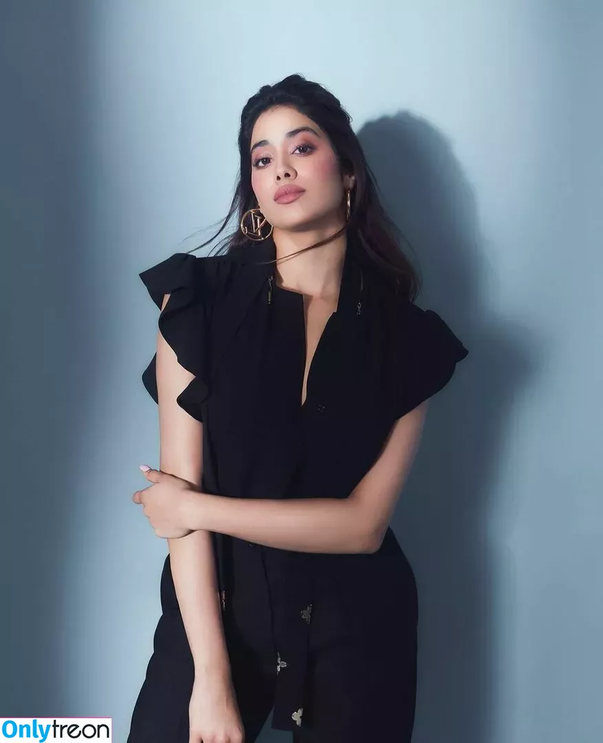 Janhvi Kapoor голая photo #0163 (janhvikapoor / janhvikapoorr)