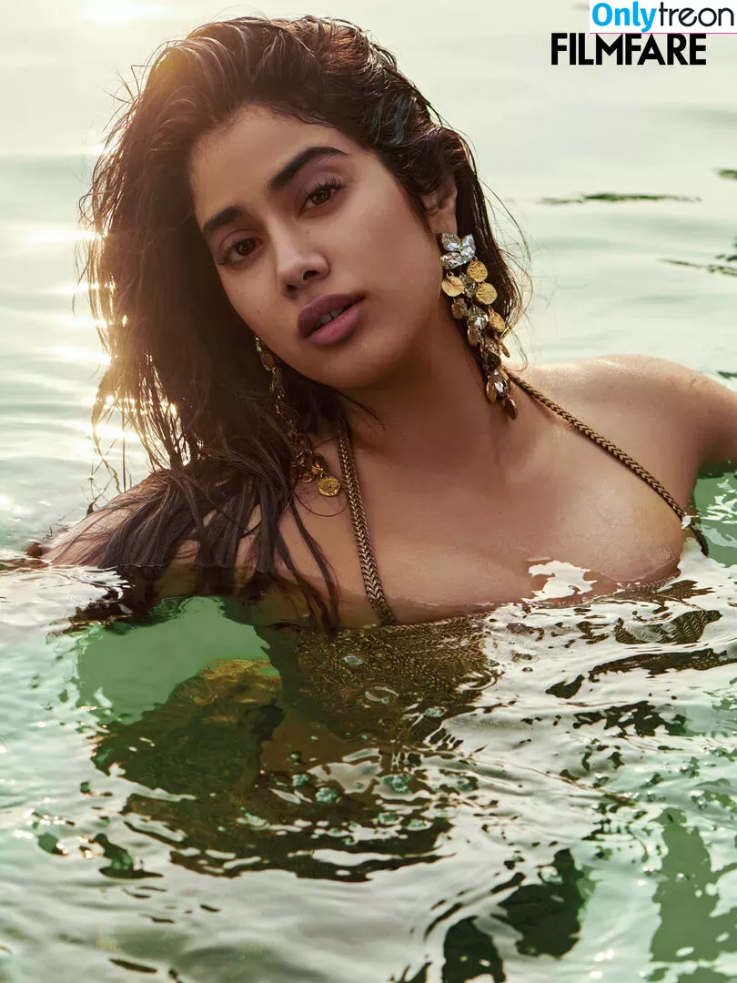 Janhvi Kapoor nude photo #0180 (janhvikapoor / janhvikapoorr)