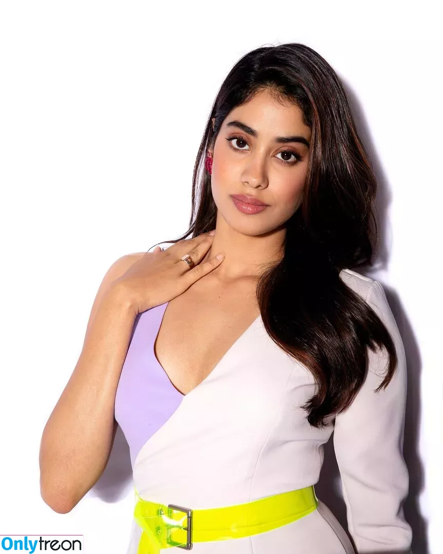 Janhvi Kapoor голая photo #0185 (janhvikapoor / janhvikapoorr)