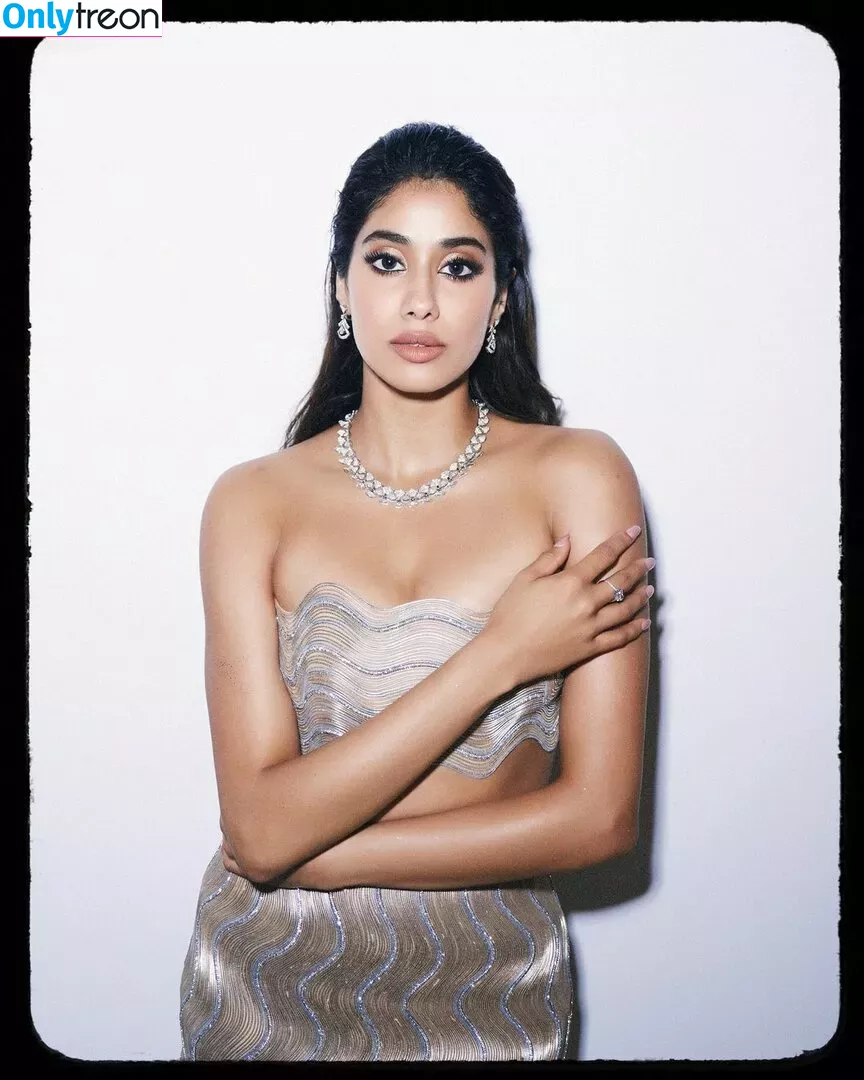 Janhvi Kapoor голая photo #0210 (janhvikapoor / janhvikapoorr)