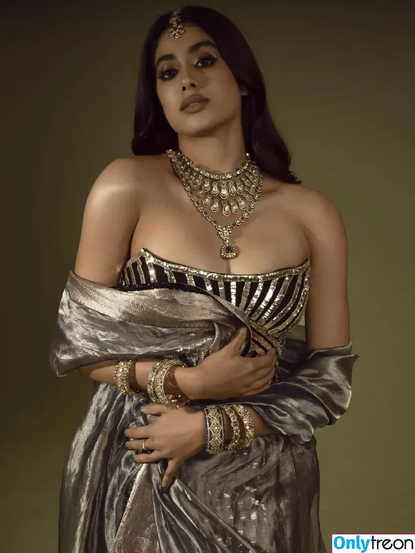 Janhvi Kapoor голая photo #0266 (janhvikapoor / janhvikapoorr)