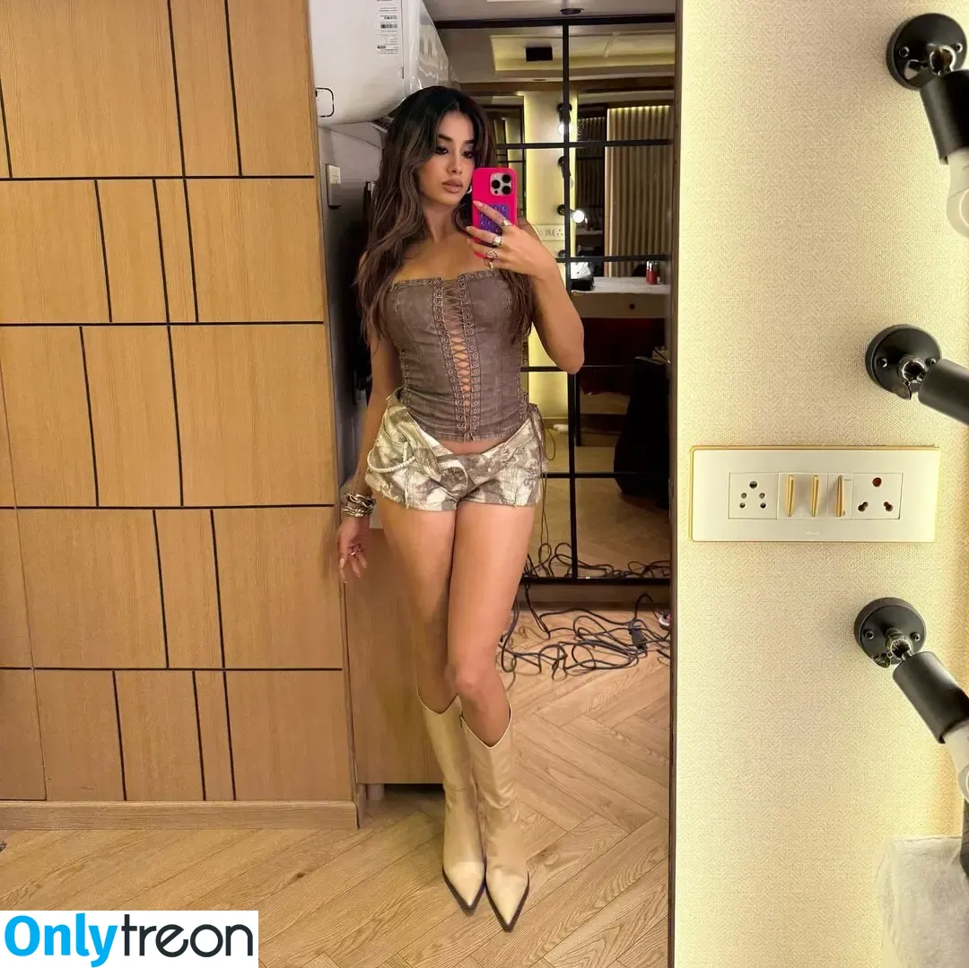 Janhvi Kapoor nude photo #0283 (janhvikapoor / janhvikapoorr)