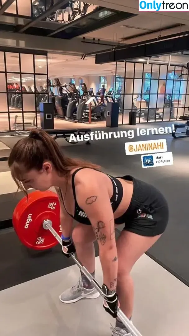 Janina Hille голая photo #0003 (itzjaninaa / janinahi)