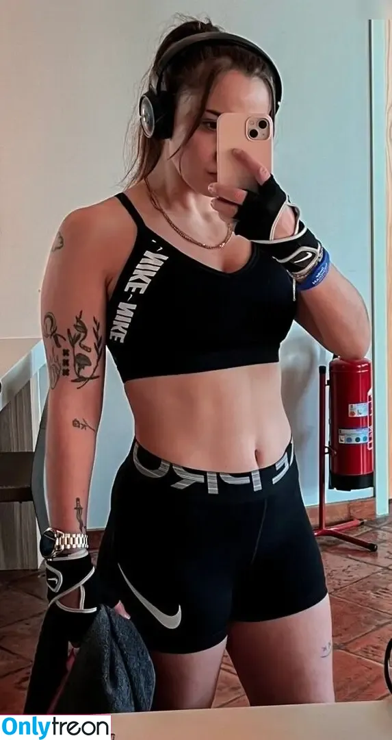 Janina Hille голая photo #0007 (itzjaninaa / janinahi)
