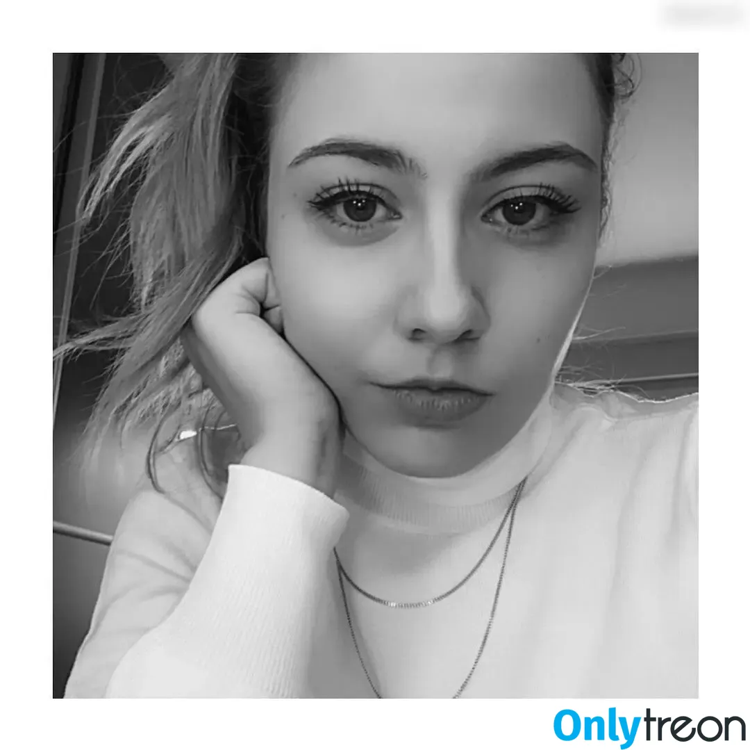 Janina Hille голая photo #0015 (itzjaninaa / janinahi)