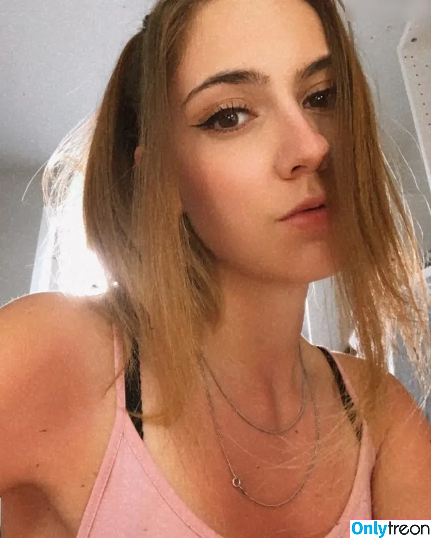 Janina Hille голая photo #0021 (itzjaninaa / janinahi)