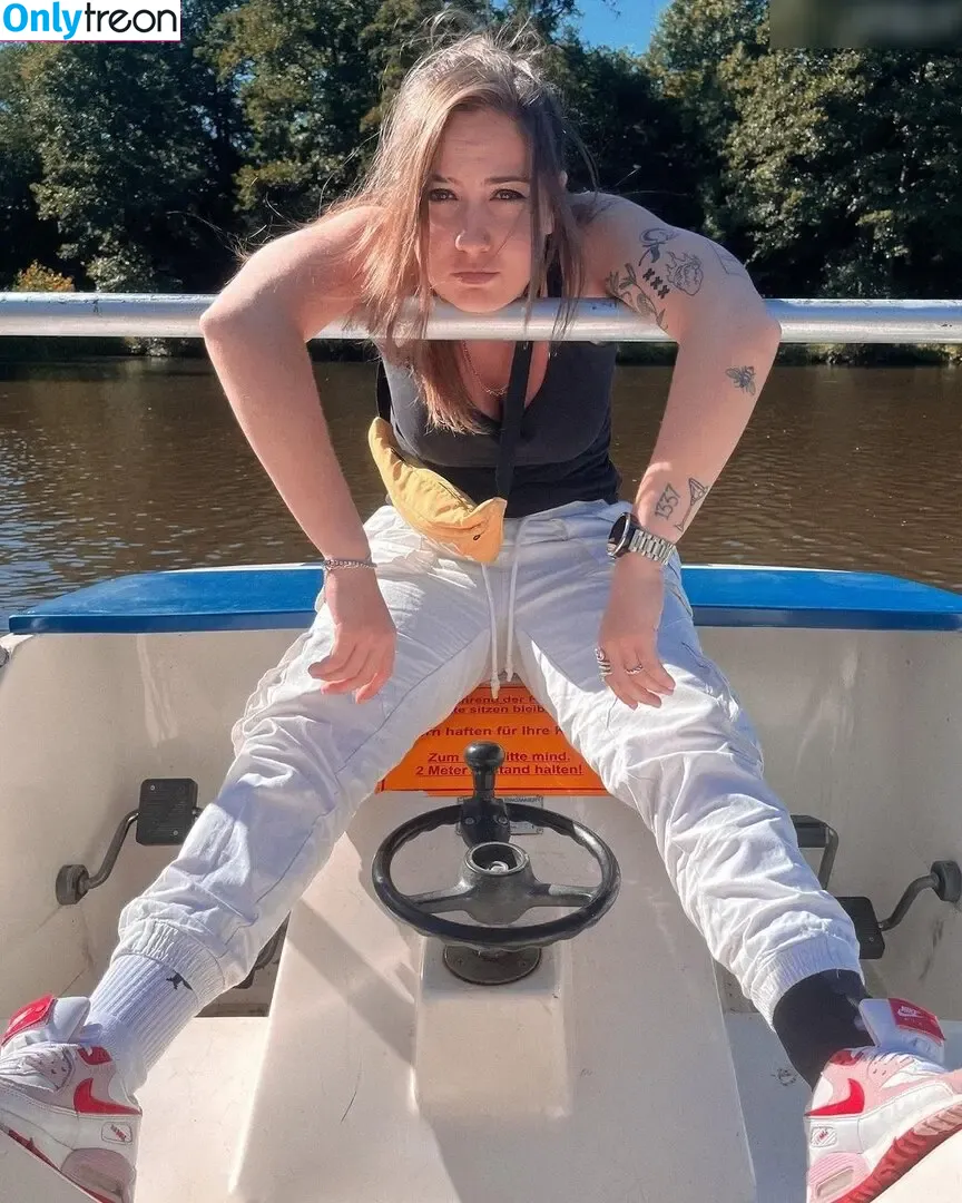 Janina Hille голая photo #0040 (itzjaninaa / janinahi)
