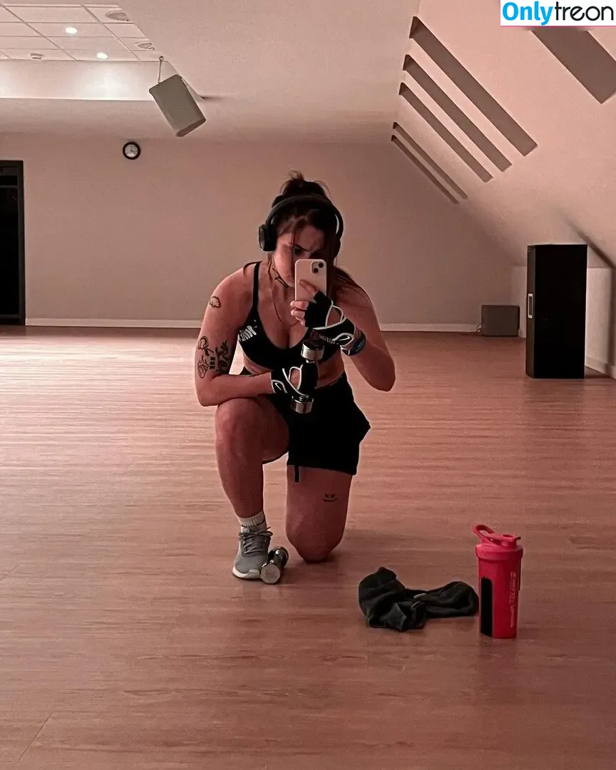 Janina Hille голая photo #0047 (itzjaninaa / janinahi)