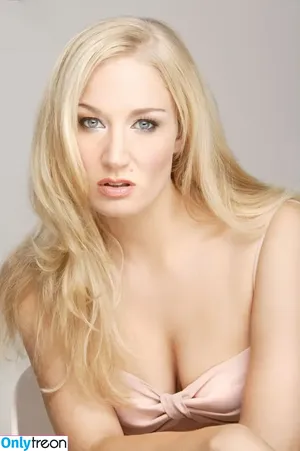 Janine Kunze / janinekunzeofficial nude photo #0109