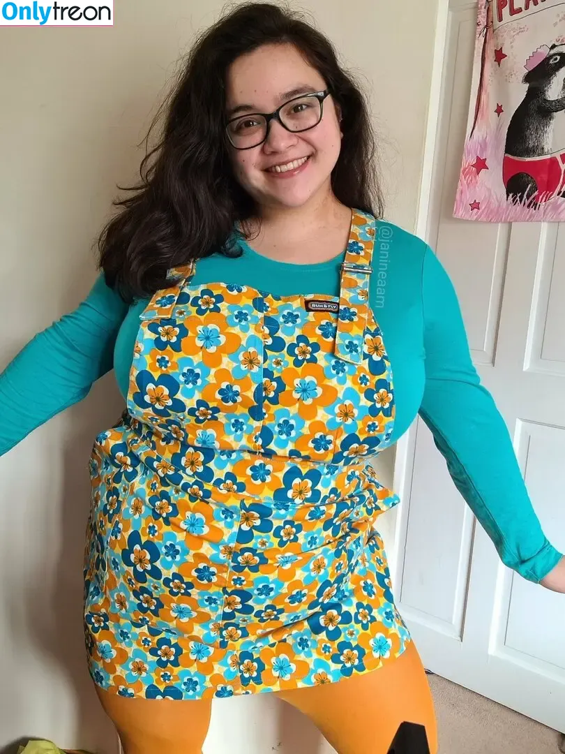 janineaam голая photo #0166 (janineaam)