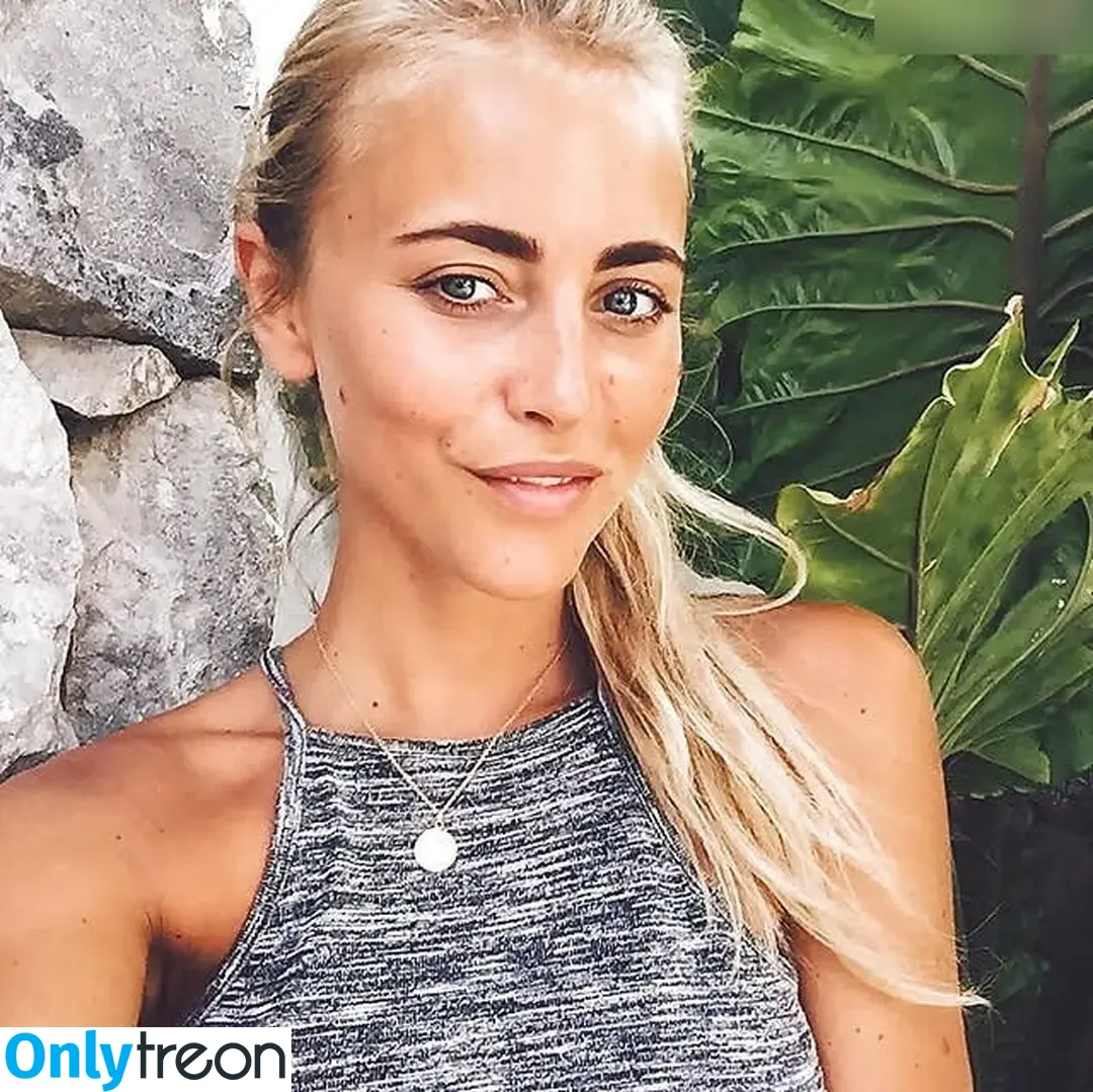 Janni Deler nude photo #0031 (jannid)