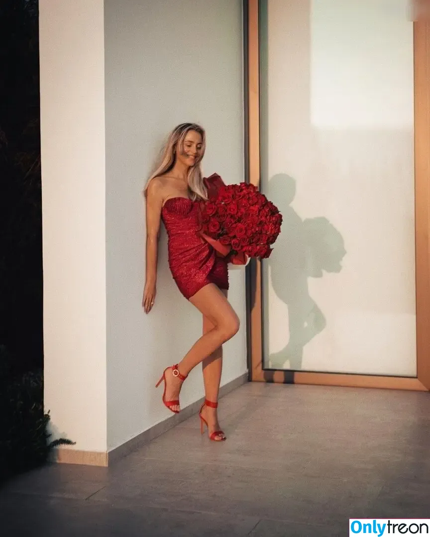 Janni Deler nude photo #0037 (jannid)