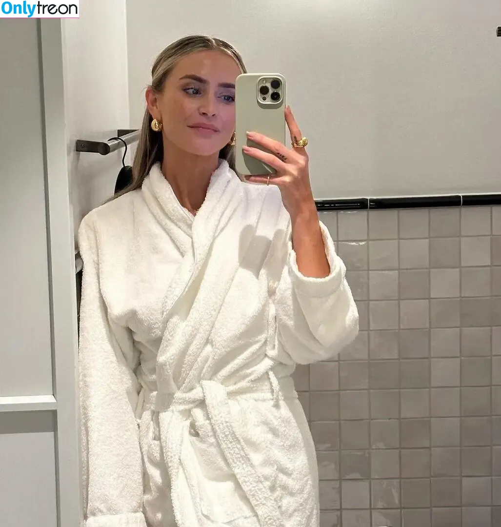 Janni Deler nude photo #0071 (jannid)