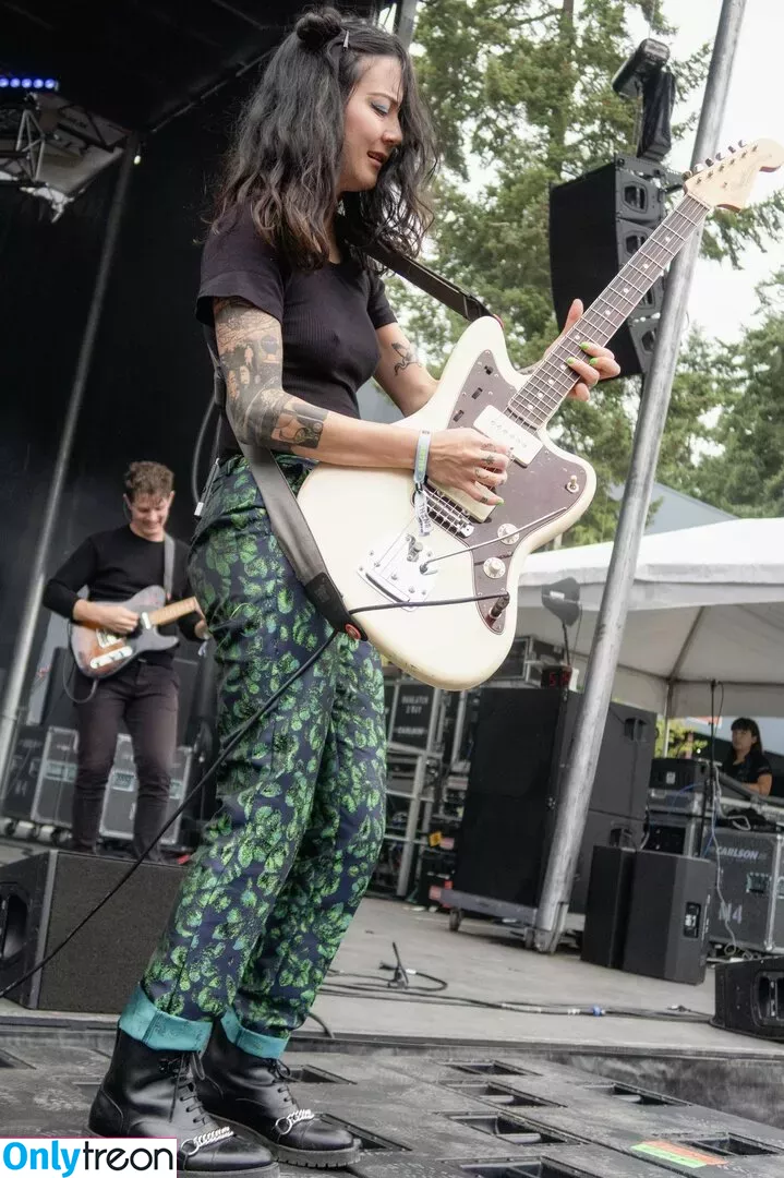 Japanese Breakfast голая photo #0021 (Michelle Zauner / jbrekkie)