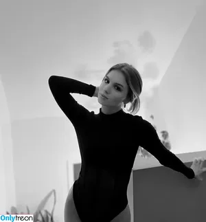 Jasmin Endres / jasmindres nude photo #0023