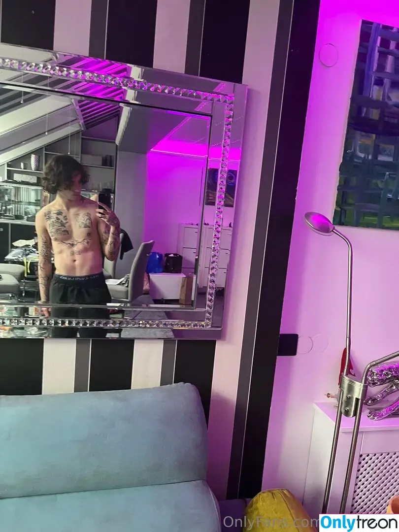jayloganz nude photo #0001 (jaylagonz)