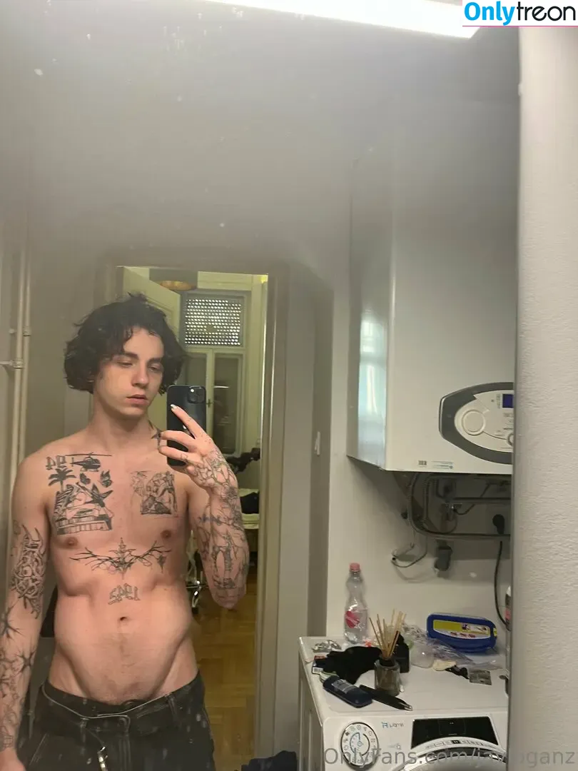 jayloganz nude photo #0026 (jaylagonz)
