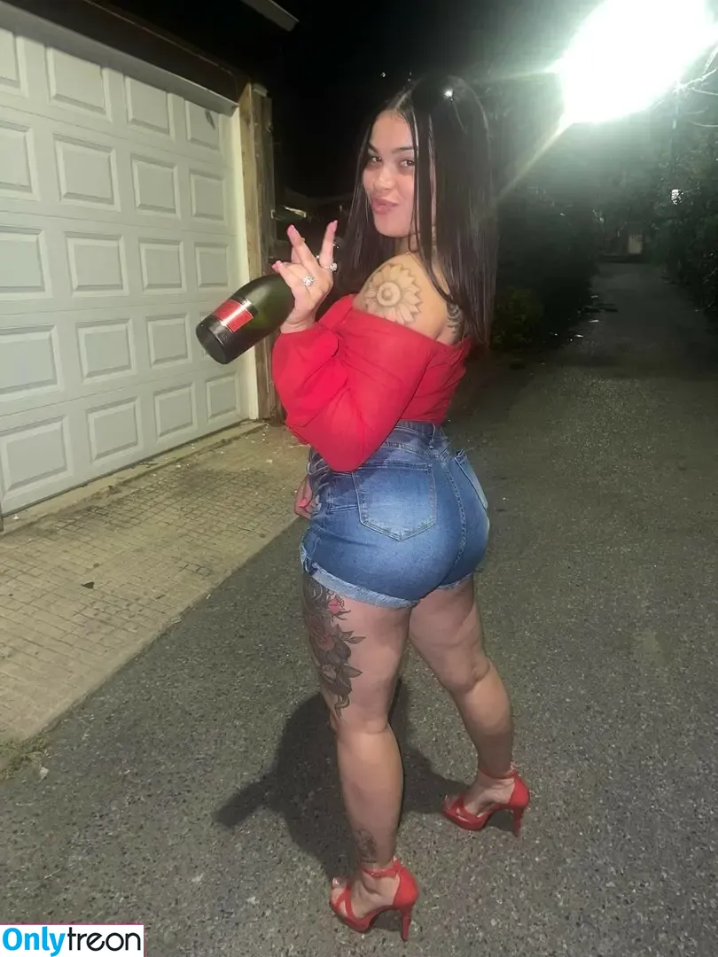 jayssmamii nude photo #0005 (madalyndaa)