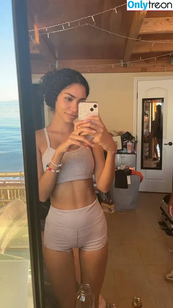 Jazel Barraza nude photo #0002 (jazel._.b)