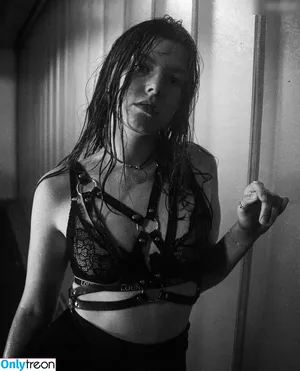 Jeanne.Zeitler / jeanne.ztlr nude photo #0041