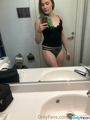 jedeedee / laurajedeed nude photo #0022