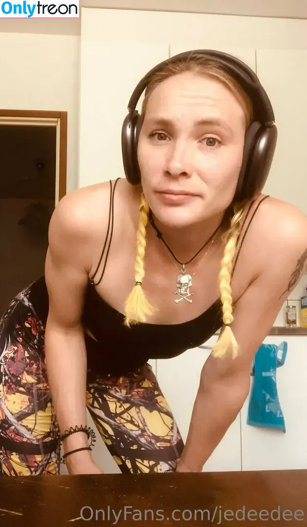 jedeedee nude photo #0030 (laurajedeed)