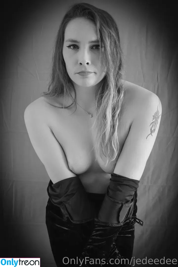 jedeedee nude photo #0038 (laurajedeed)