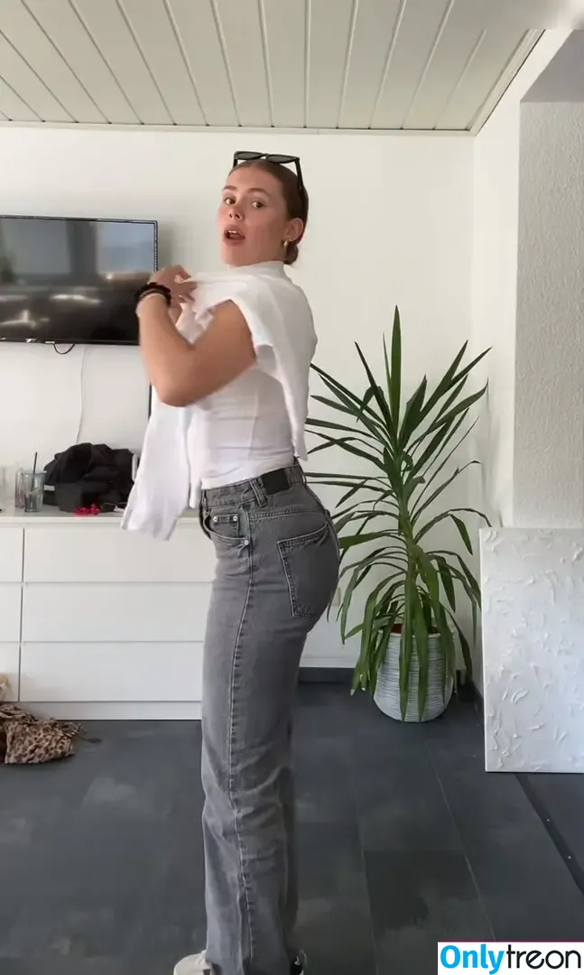 Jellefeline nude photo #0365 (Jellefeline)