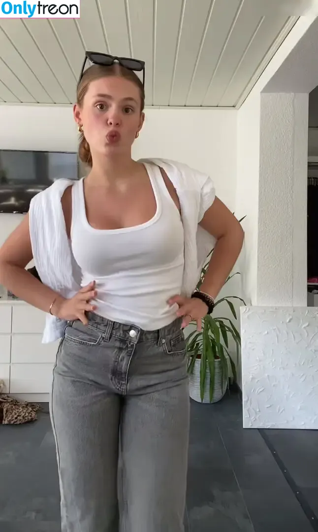 Jellefeline nude photo #0367 (Jellefeline)