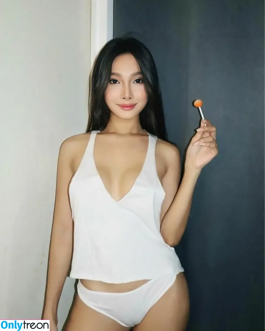 Jellyfilow nude photo #0029 (Utterlicious / jellyfilow04)