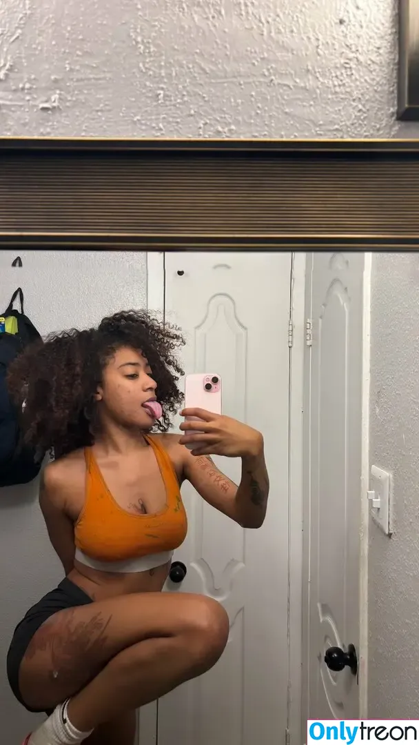 jellyfishlegend nude photo #0010 (desss.tineeee)