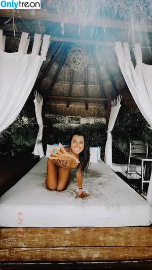 Jen Munoz / jenjmunozz nude photo #0001