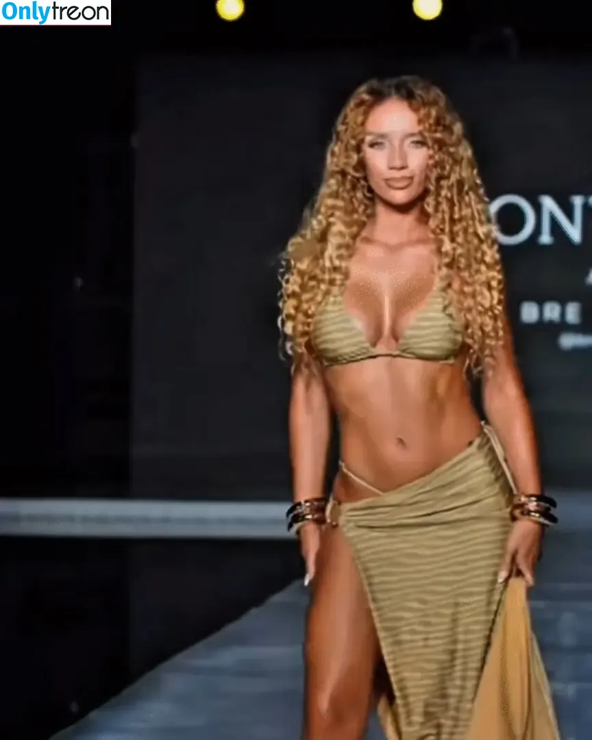 Jena Frumes голая photo #0333 (jenafrumes)