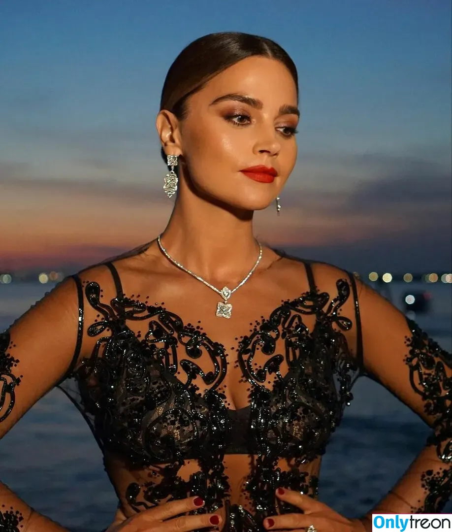 Jenna Louise Coleman nude photo #0129 (jenna_coleman_)