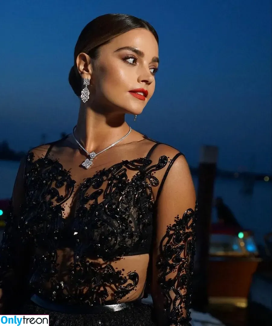 Jenna Louise Coleman nude photo #0130 (jenna_coleman_)
