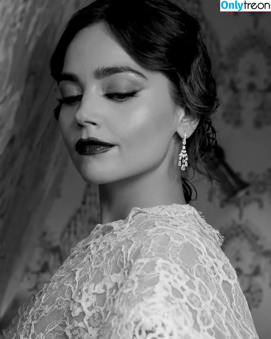 Jenna Louise Coleman nude photo #0152 (jenna_coleman_)