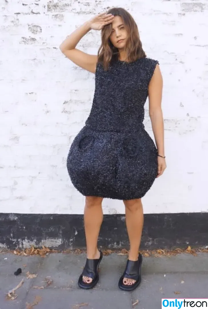 Jenna Louise Coleman nude photo #0155 (jenna_coleman_)
