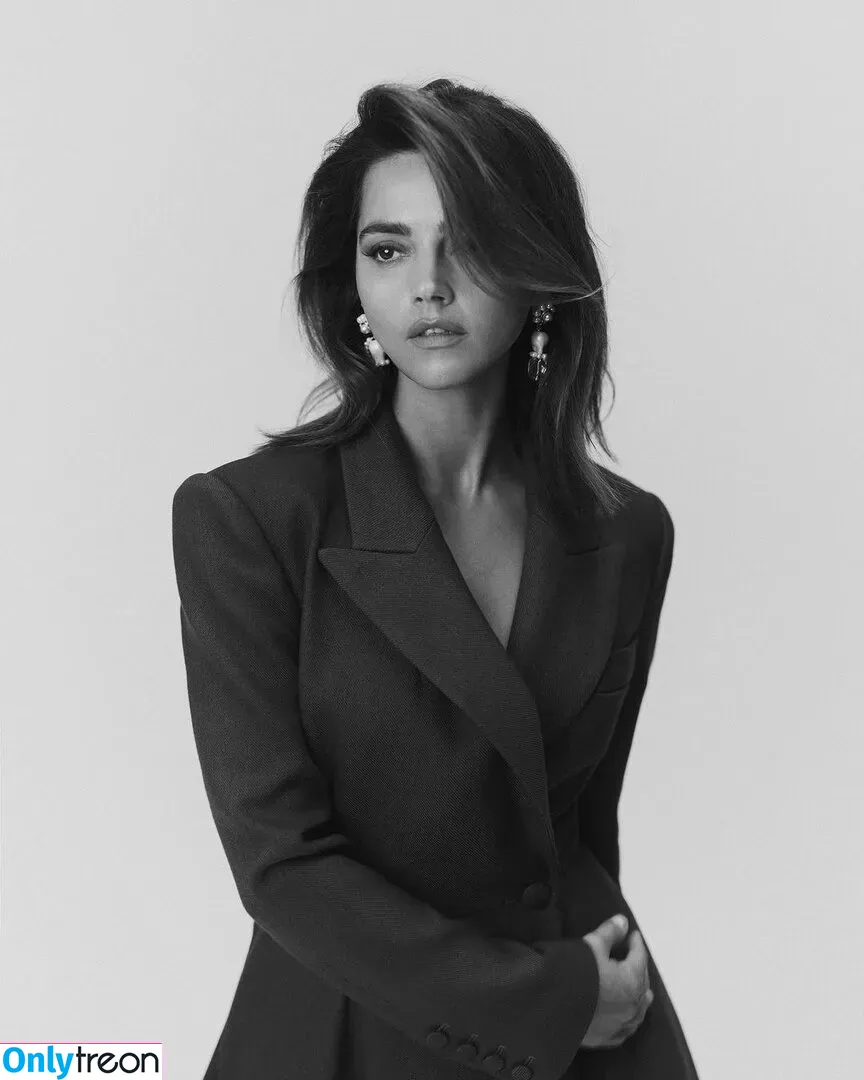 Jenna Louise Coleman nude photo #0174 (jenna_coleman_)