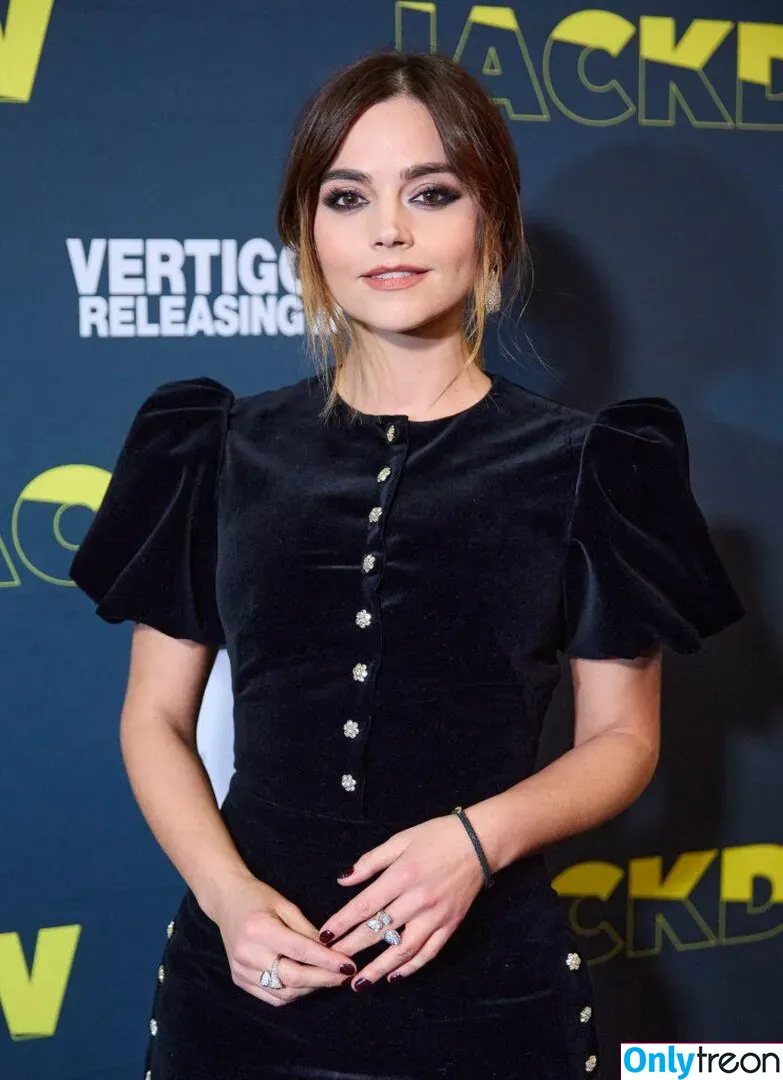 Jenna Louise Coleman голая photo #0211 (jenna_coleman_)