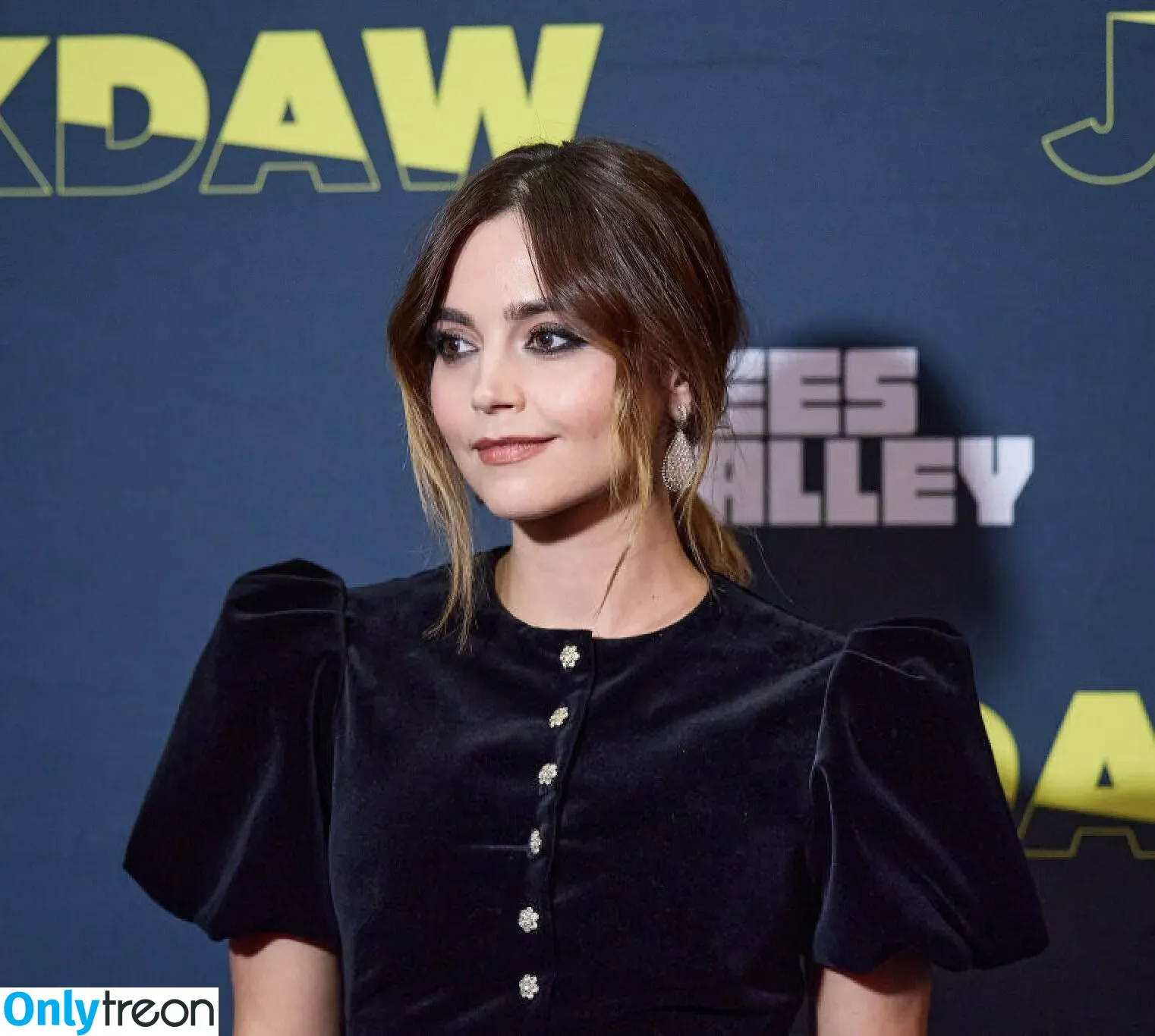 Jenna Louise Coleman nude photo #0212 (jenna_coleman_)