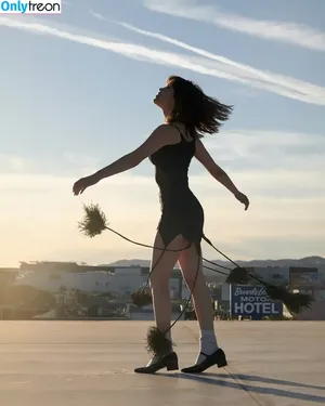 Jenna Ortega / Page / jennaortega фото голая #2172