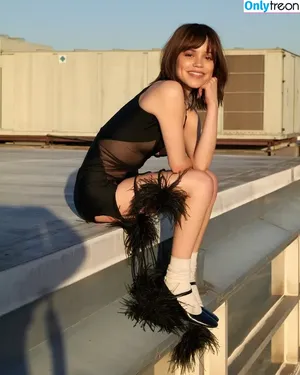 Jenna Ortega / Page / jennaortega фото голая #2177
