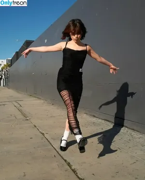 Jenna Ortega / Page / jennaortega фото голая #2189